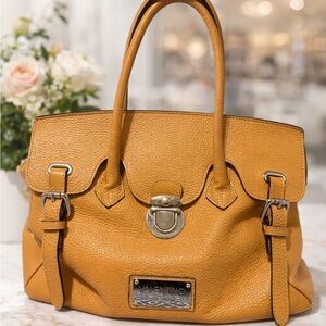 Valentino Theresa Almond